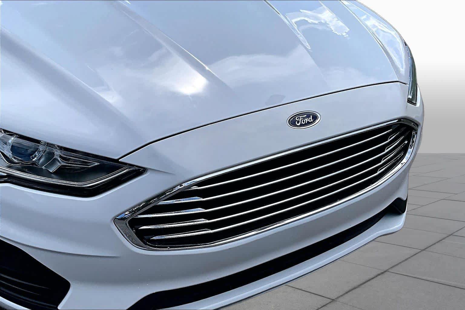 Used 2020 Ford Fusion SE FWD image 29