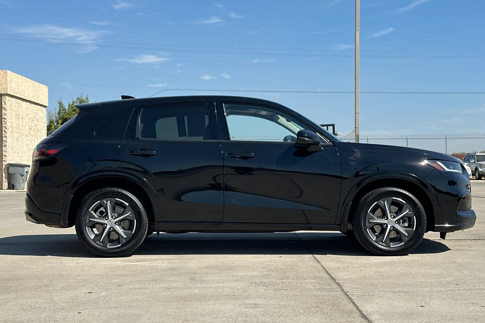 Used 2024 Honda HR-V EX-L image 2