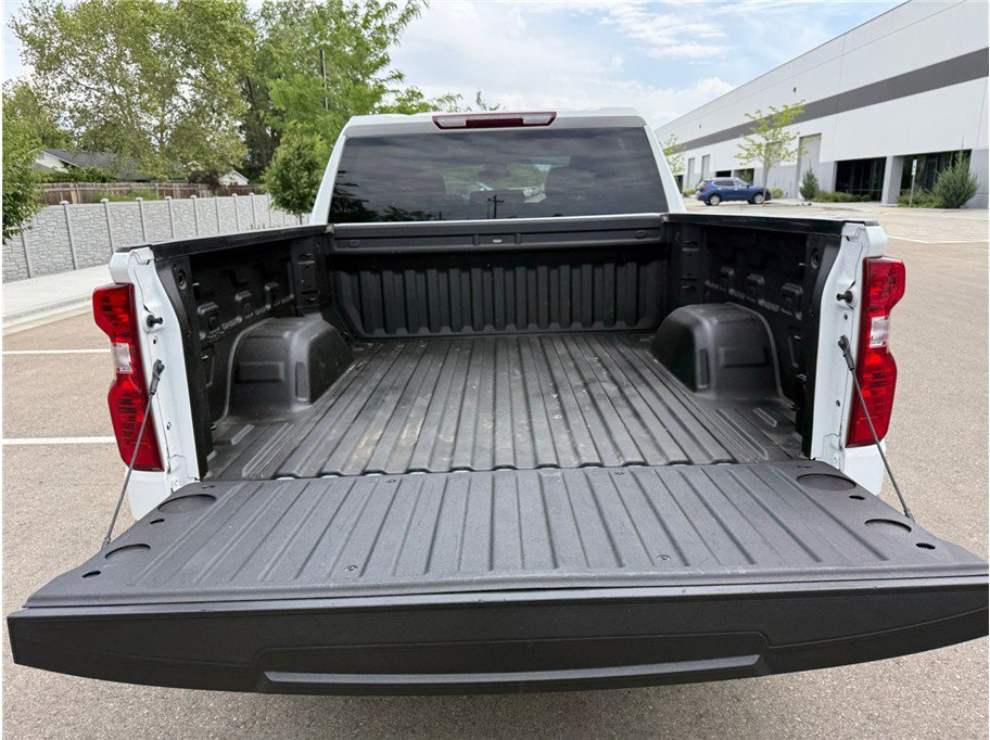 Used 2023 Chevrolet Silverado 1500 LT AWD/4WD image 40