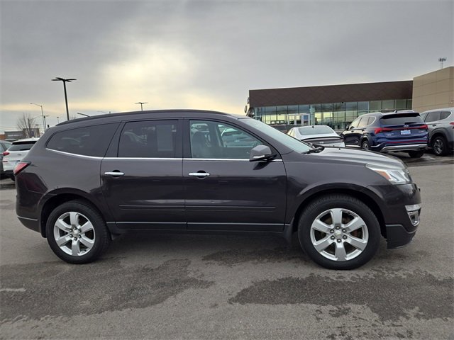 Used 2017 Chevrolet Traverse LT w/ Style and Technology Package image 5