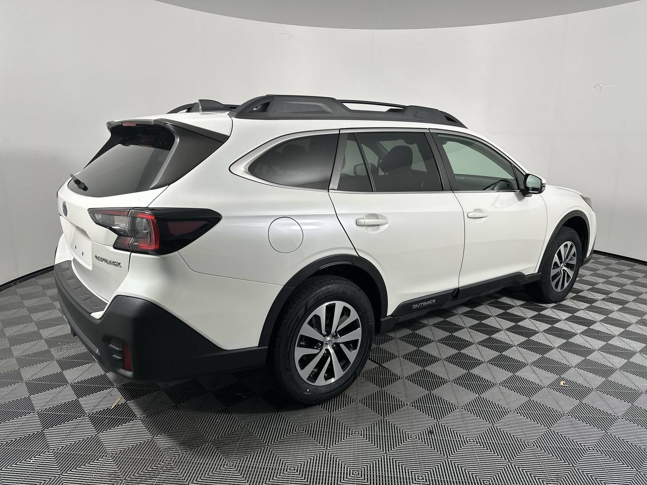 Used 2022 Subaru Outback Premium AWD/4WD image 3