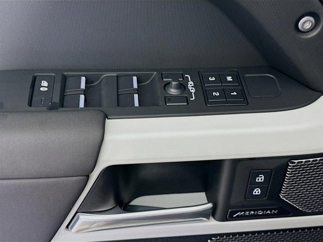 Used 2024 Land Rover Defender 110 S image 20