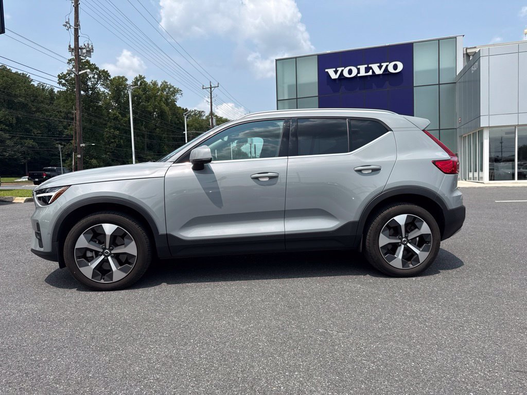 Certified 2024 Volvo XC40 B5 Plus w/ Climate Package AWD/4WD image 2
