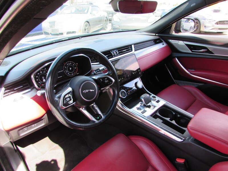 Used 2021 Jaguar XF R-Dynamic SE AWD/4WD image 12