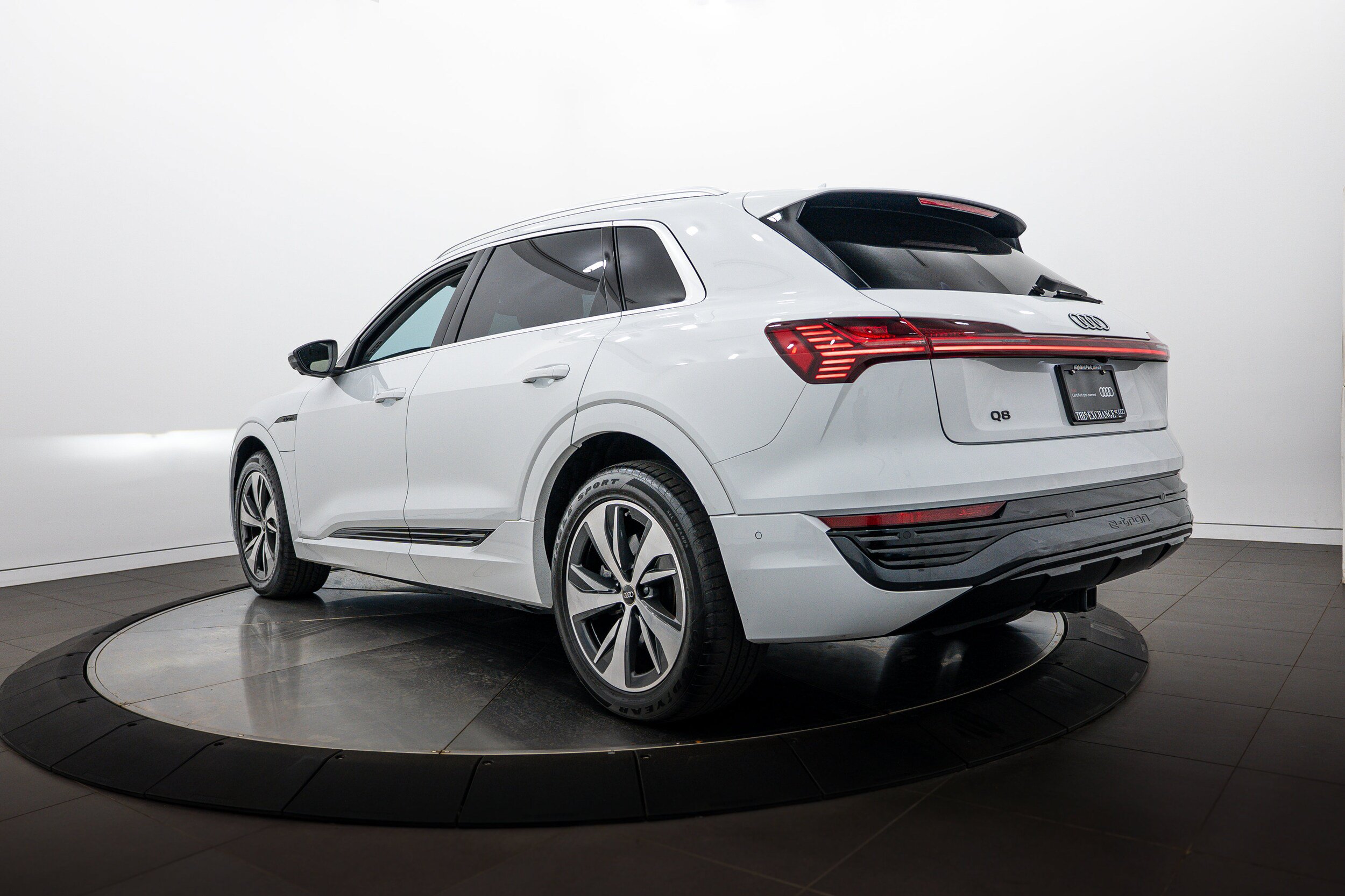Certified 2024 Audi Q8 e-tron Premium Plus w/ Premium Plus Package AWD/4WD image 5