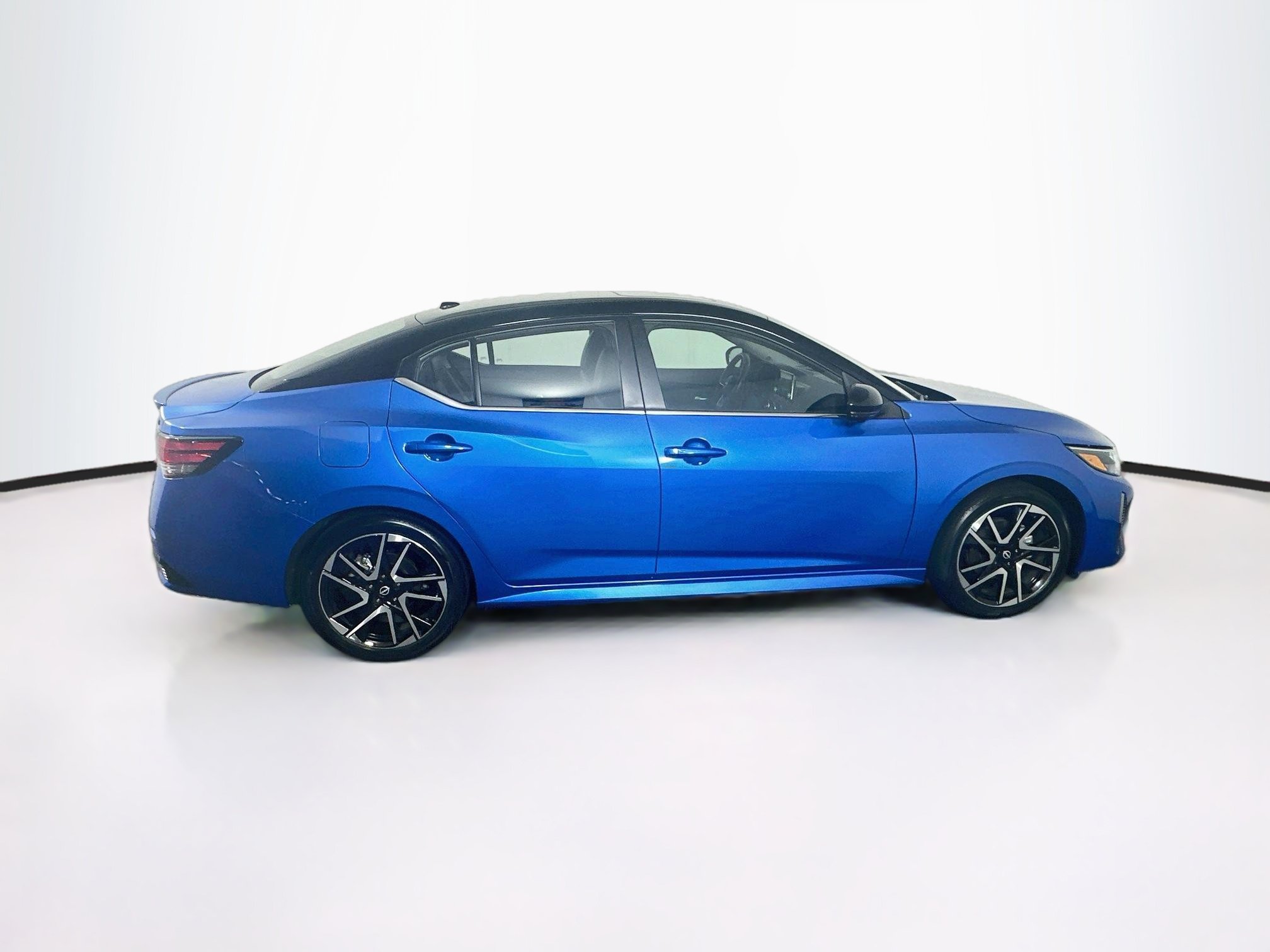 Used 2025 Nissan Sentra SR w/ SR Premium Package FWD image 10