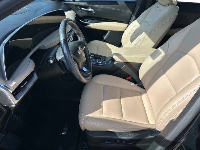 Used 2024 Cadillac XT4 Luxury w/ Cold Weather Package AWD/4WD image 22