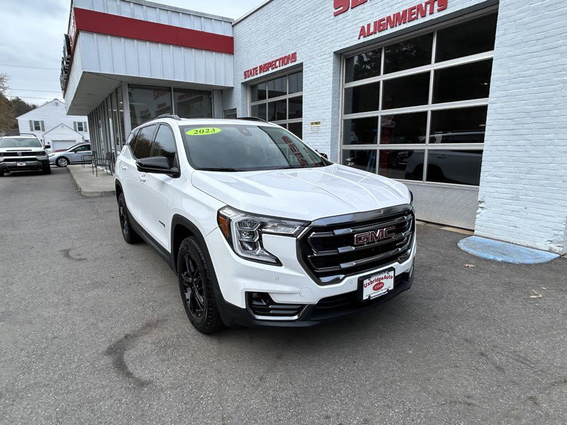 Used 2023 GMC Terrain AT4 w/ Tech Package AWD/4WD image 2