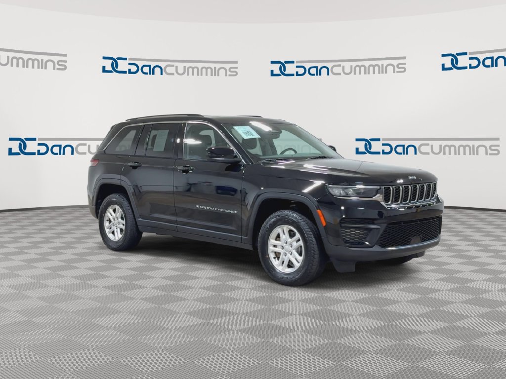 Used 2023 Jeep Grand Cherokee Laredo w/ Luxury Tech Group I AWD/4WD image 2