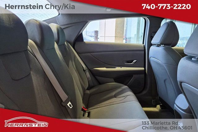 Used 2024 Hyundai Elantra SE image 25