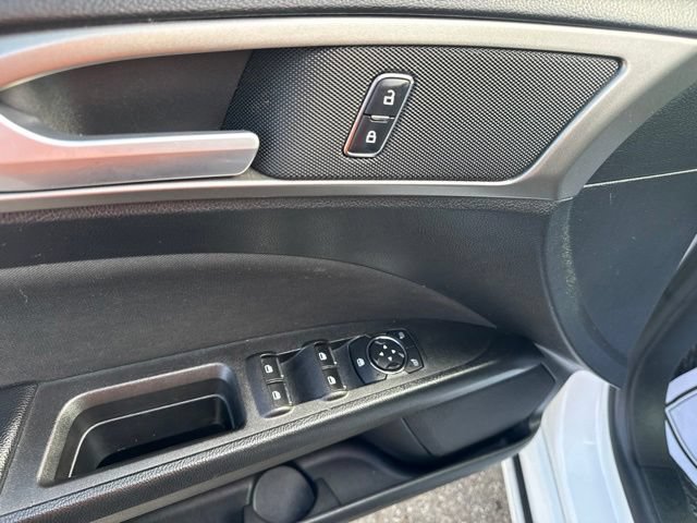 Used 2018 Ford Fusion SE w/ Fusion SE Technology Package FWD image 16