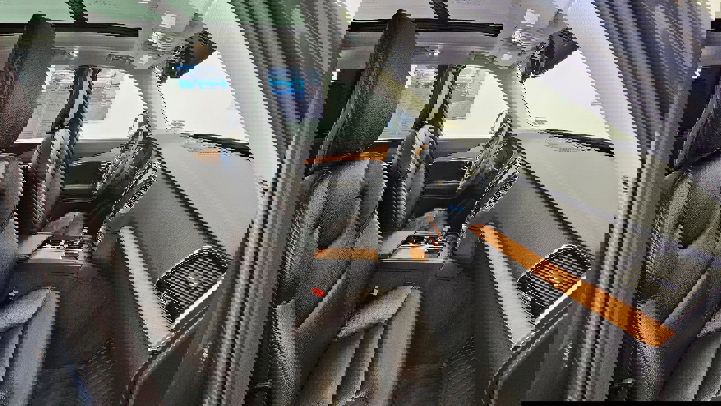 Certified 2022 Volvo XC90 T8 Inscription Expression w/ Advanced Package image 11