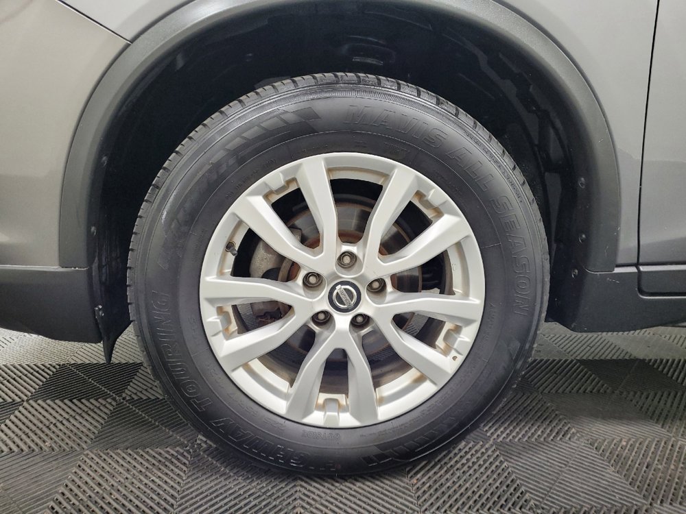 Used 2018 Nissan Rogue SV w/ Premium Package image 31