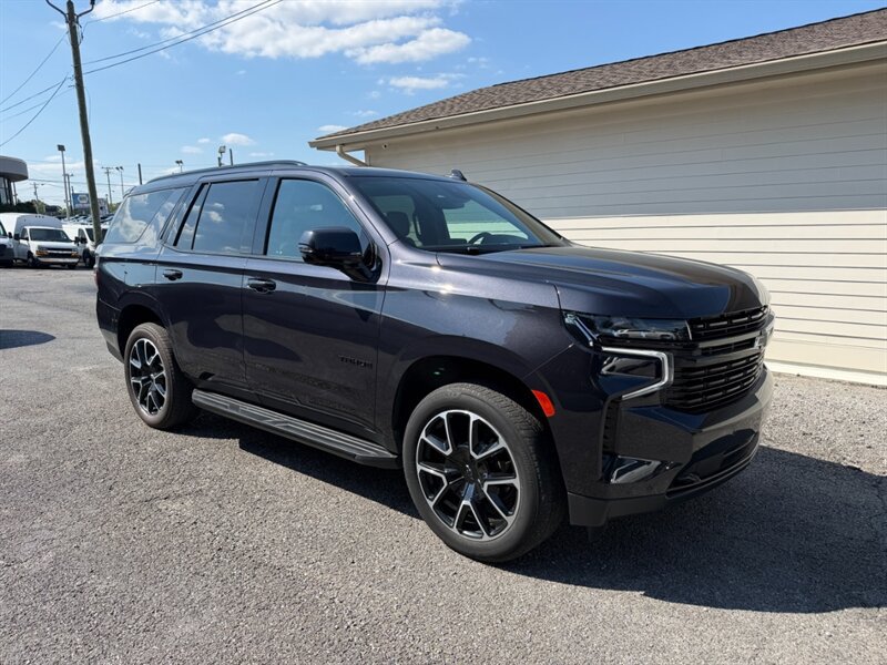 Used 2023 Chevrolet Tahoe RST w/ Luxury Package RWD image 3