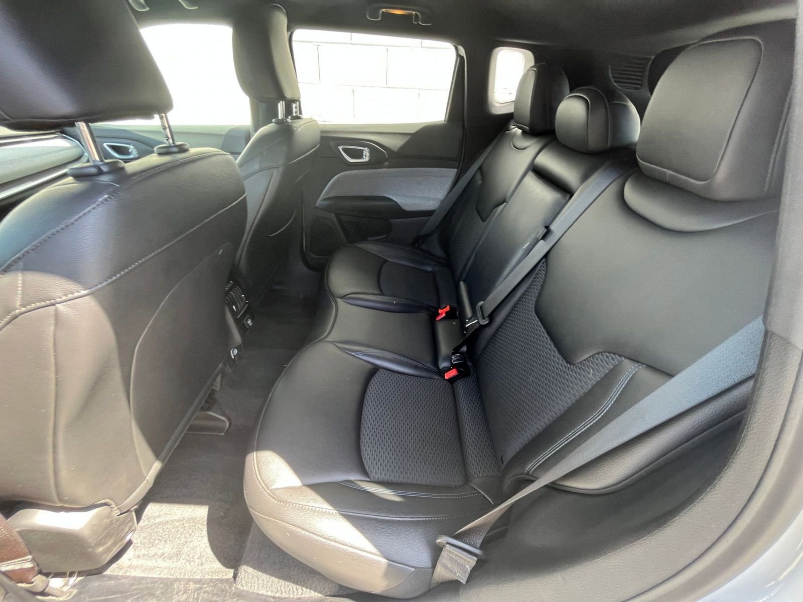 Used 2025 Jeep Compass Latitude image 25
