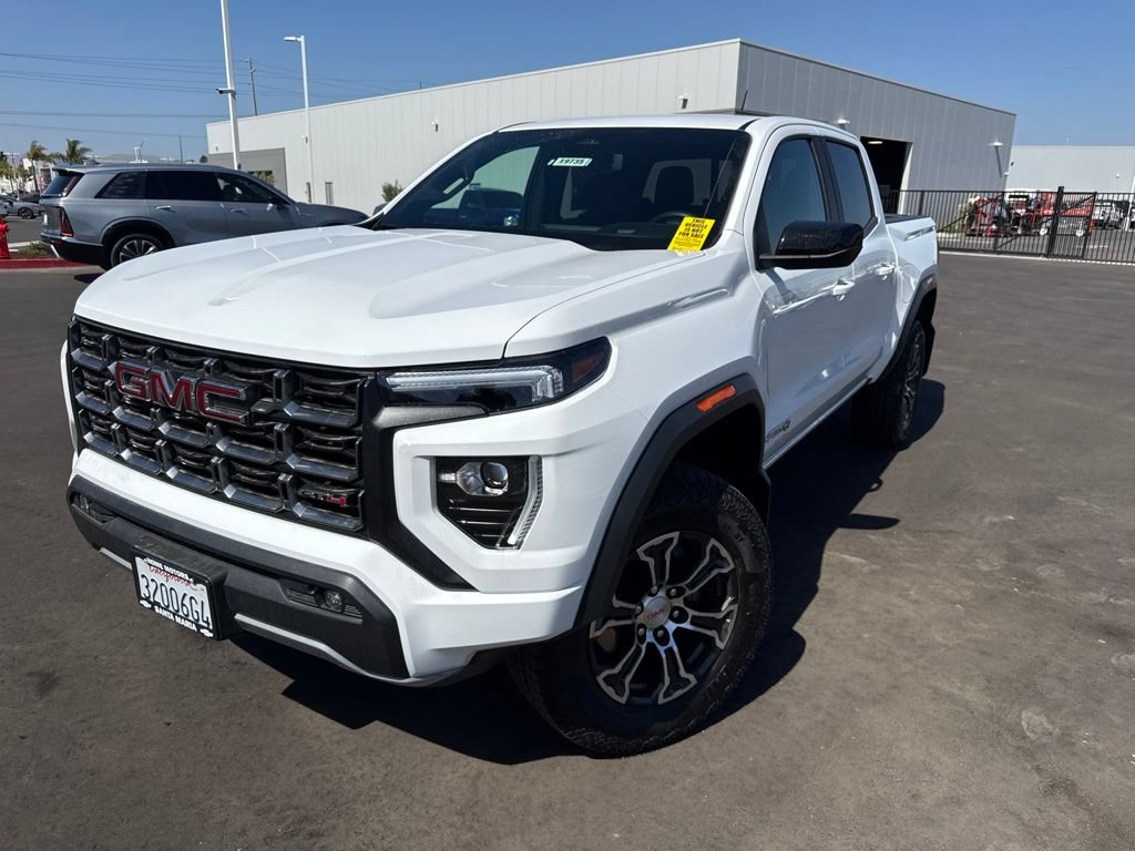 Used 2025 GMC Canyon AT4 AWD/4WD image 2