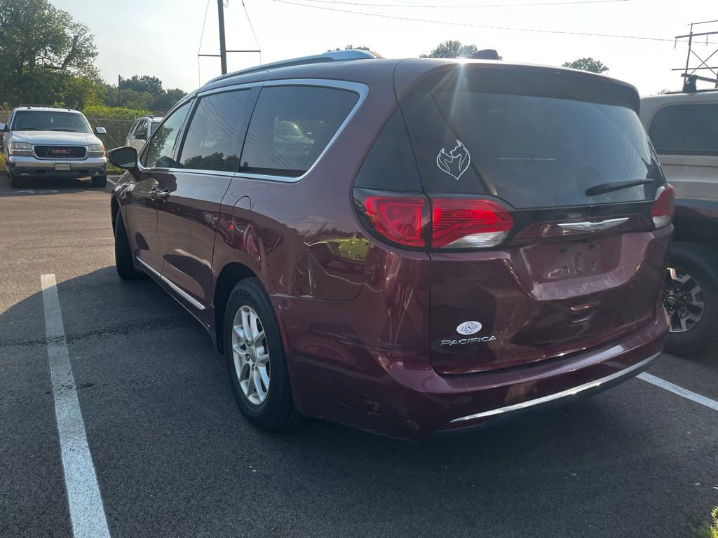 Used 2020 Chrysler Pacifica Touring-L image 3