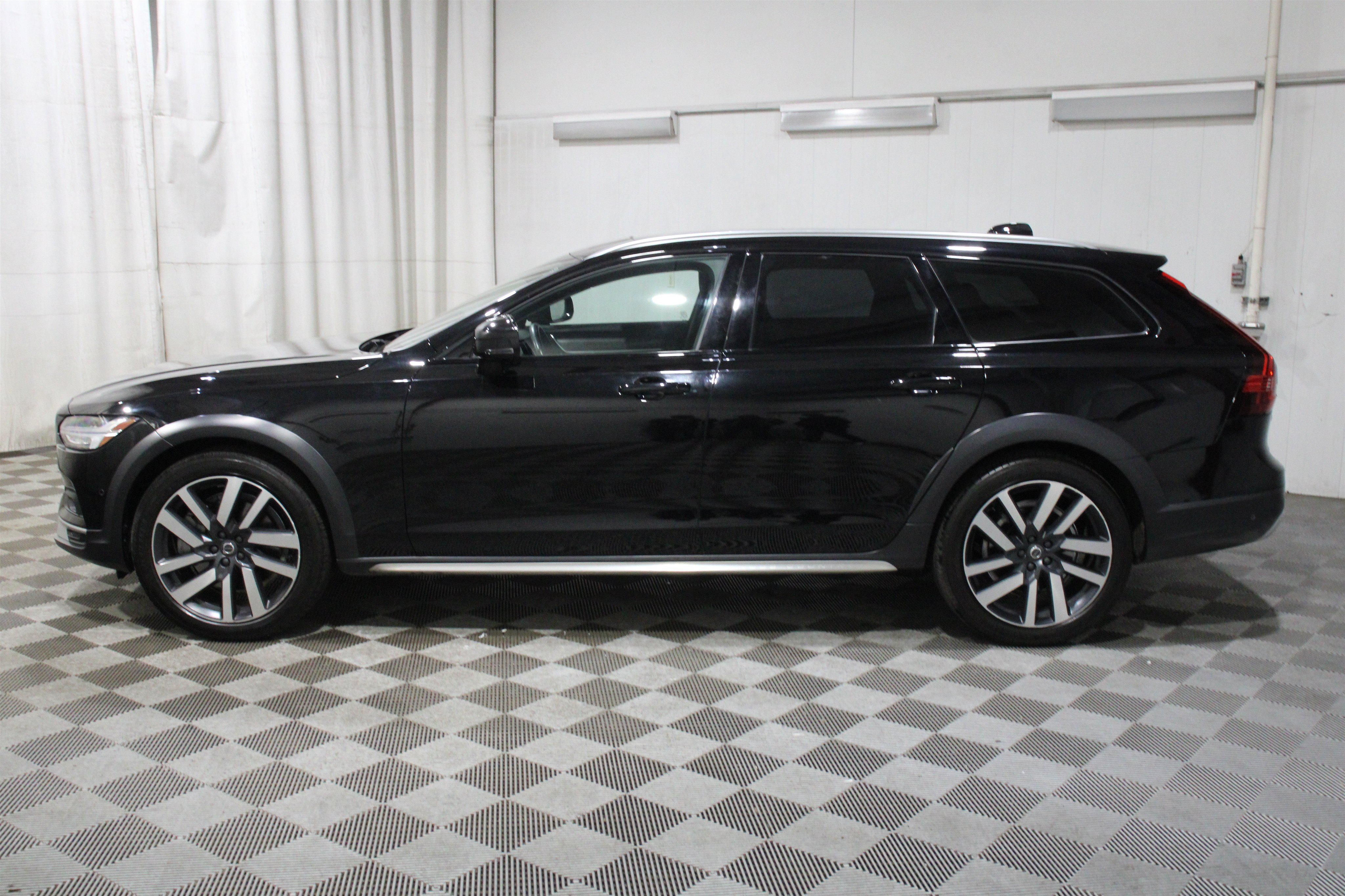 Used 2023 Volvo V90 B6 Cross Country Ultimate AWD/4WD image 34