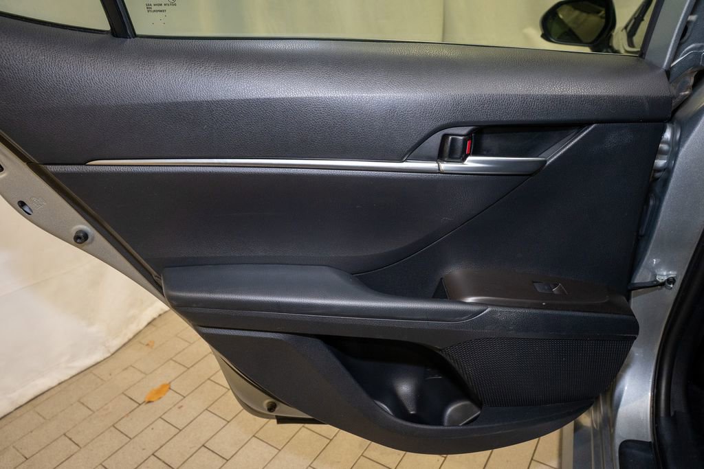 Used 2021 Toyota Camry LE image 8