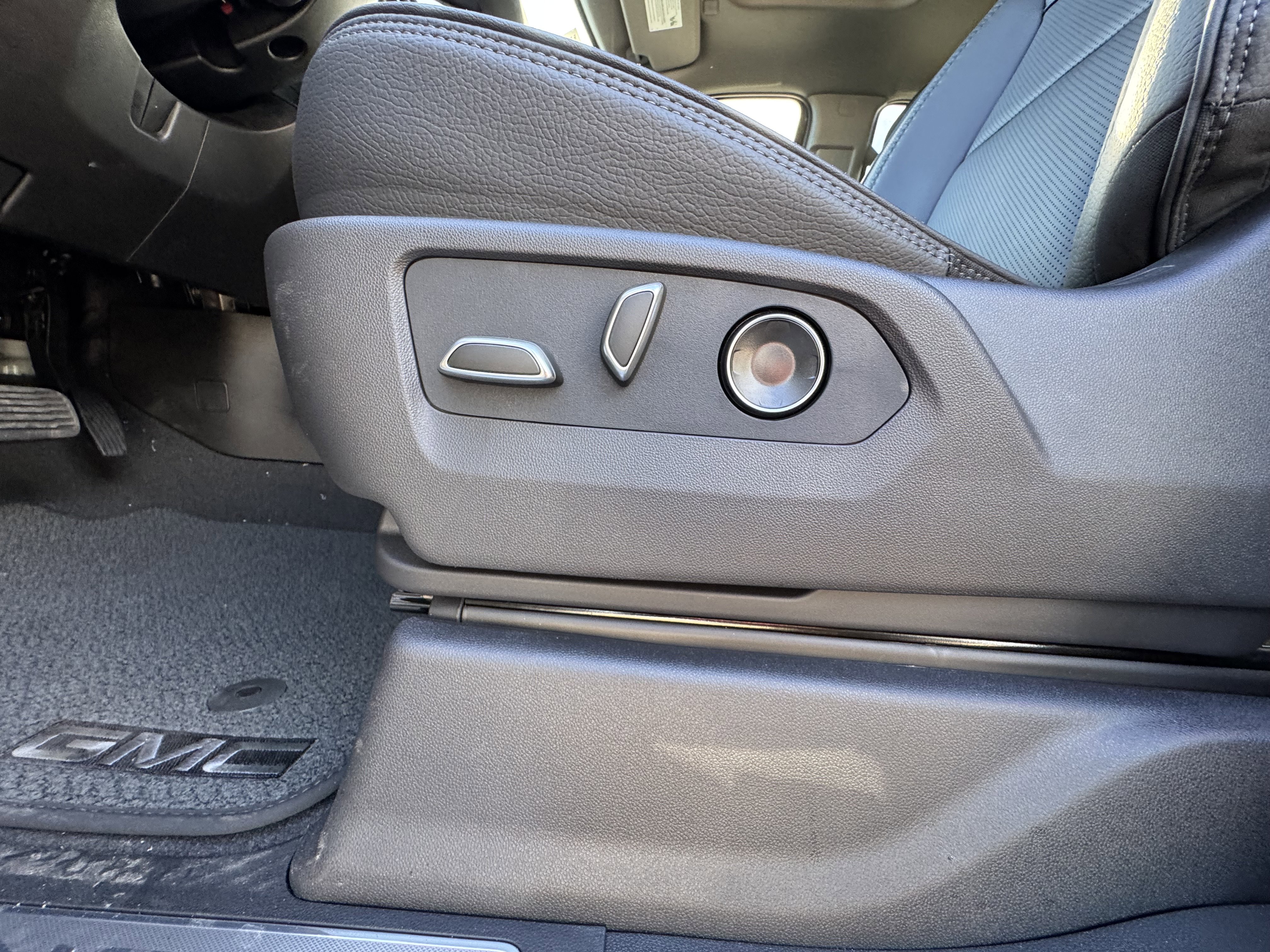 New 2026 GMC Sierra 2500 Denali w/ Denali Reserve Package image 11