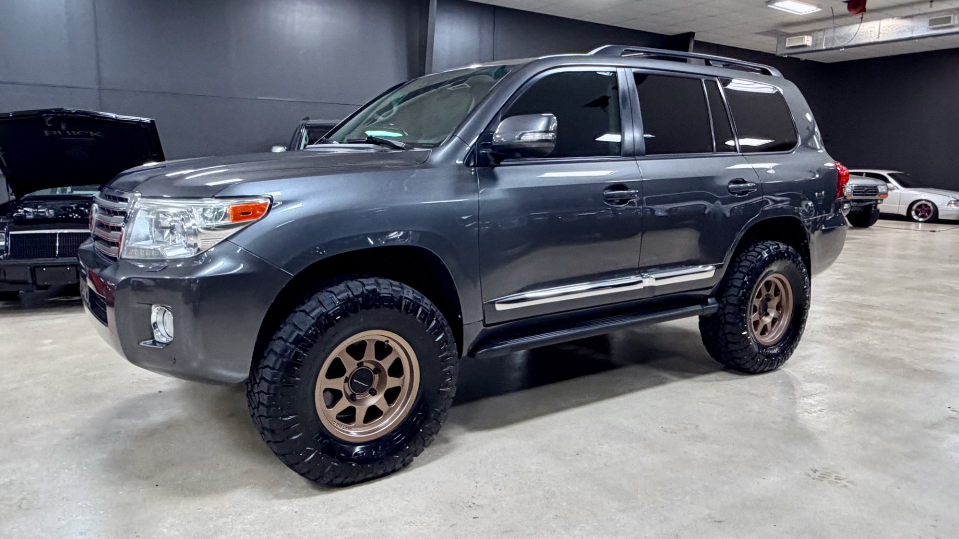 Used 2014 Toyota Land Cruiser AWD/4WD image 2