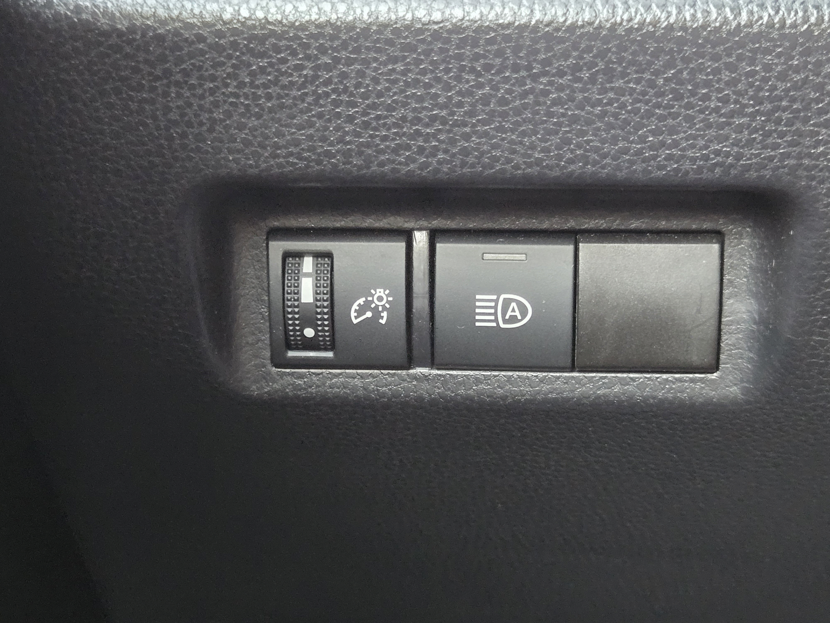 Used 2025 Toyota RAV4 XLE AWD/4WD image 20