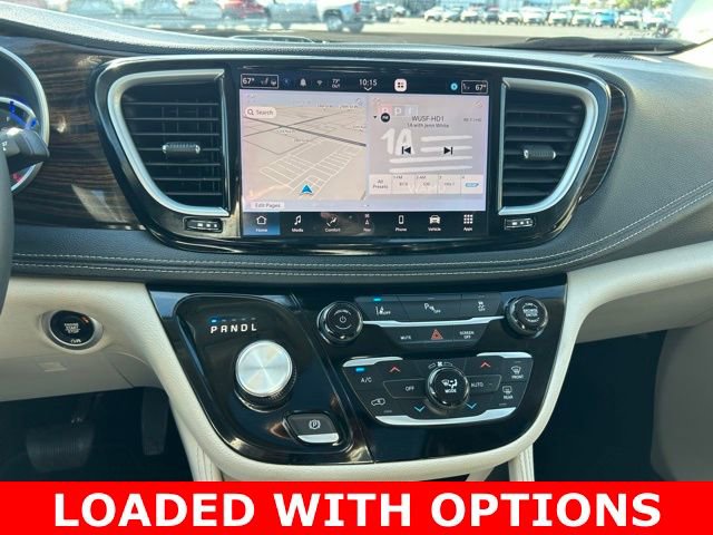 Used 2023 Chrysler Pacifica Limited FWD image 23