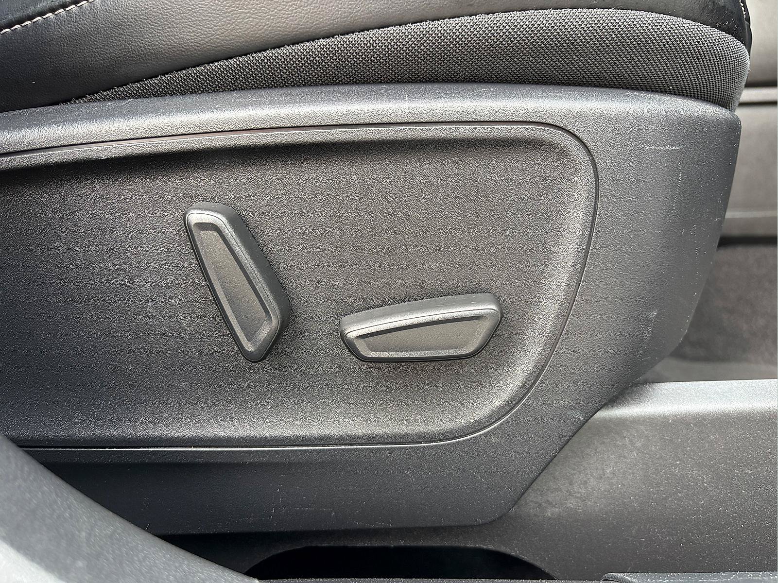 Used 2025 Ford Escape Platinum AWD/4WD image 40