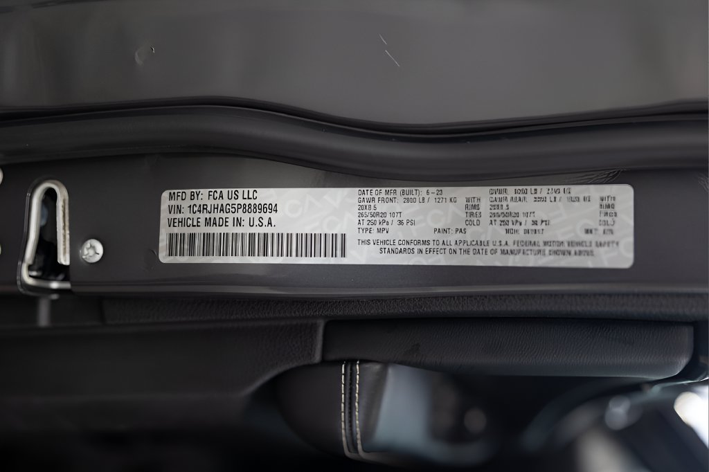 Used 2023 Jeep Grand Cherokee Altitude AWD/4WD image 76