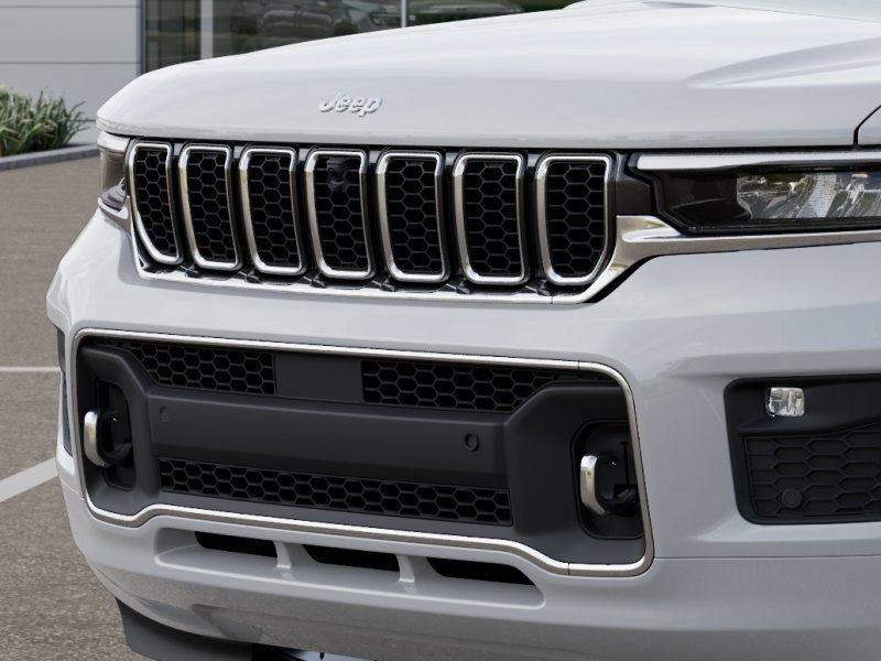 New 2025 Jeep Grand Cherokee Overland w/ Adv Protech Group III AWD/4WD image 12