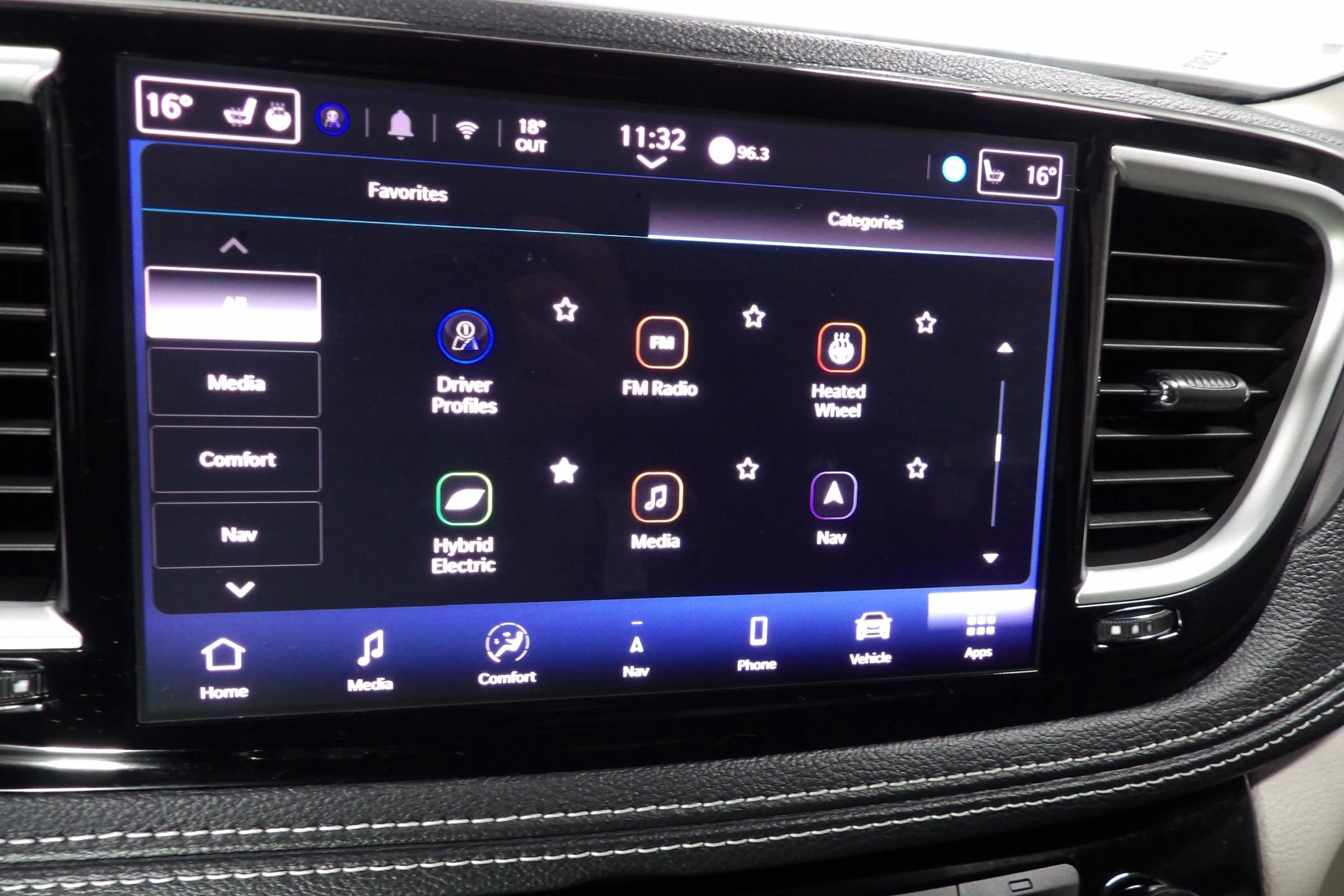 Used 2024 Chrysler Pacifica Limited image 32