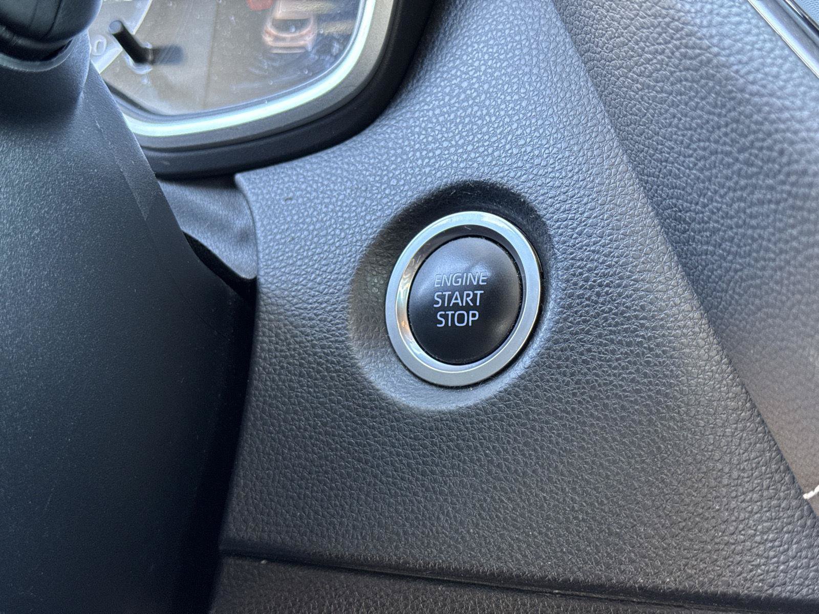Used 2019 Toyota Corolla SE w/ Carpet Mat Package FWD image 13