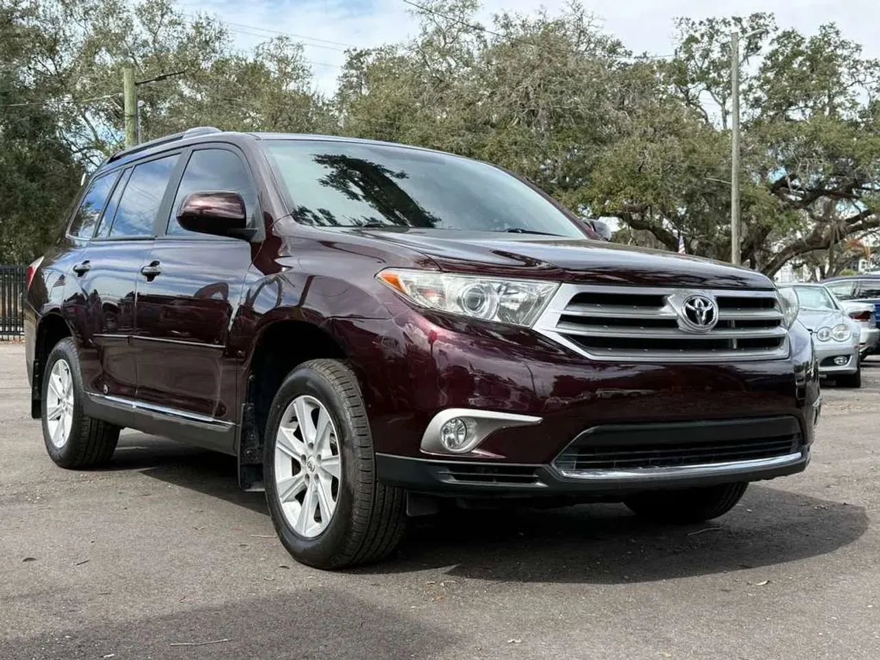 Used 2012 Toyota Highlander SE w/ Tow Pkg image 8