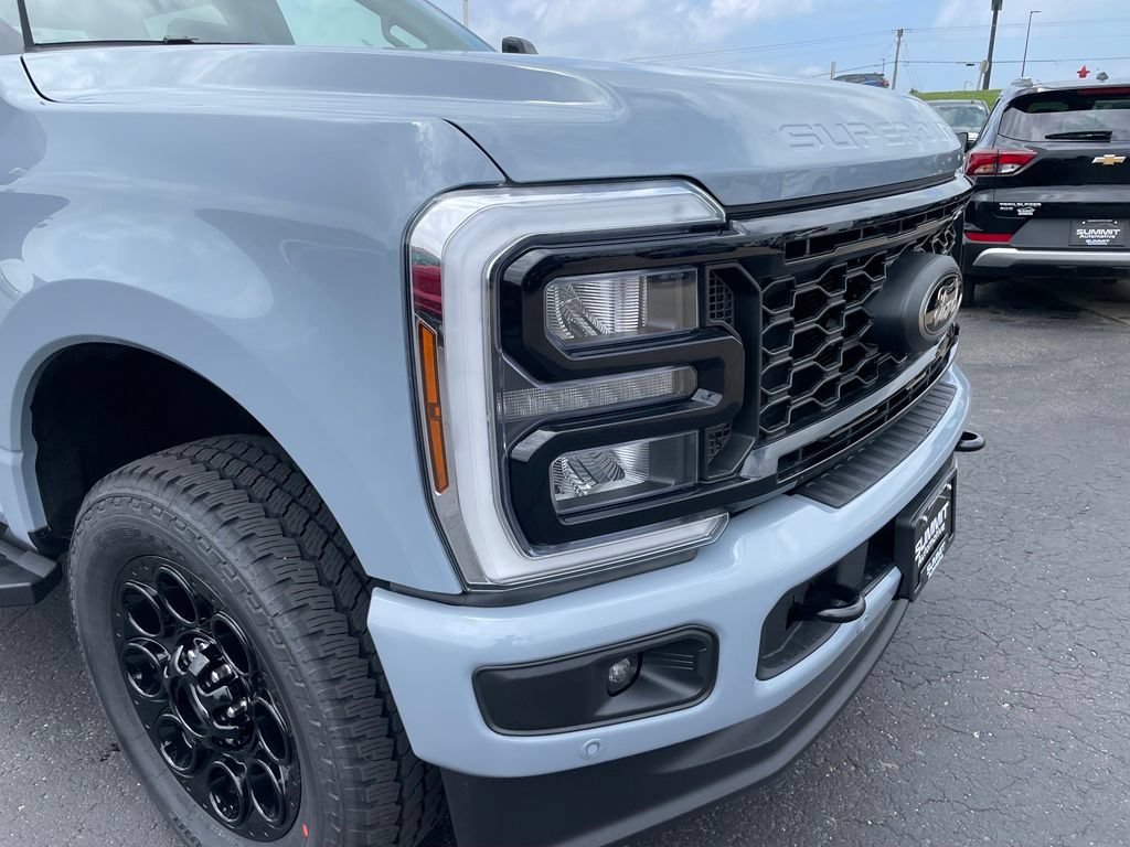 New 2026 Ford F250 Lariat w/ Black Appearance Package AWD/4WD image 32