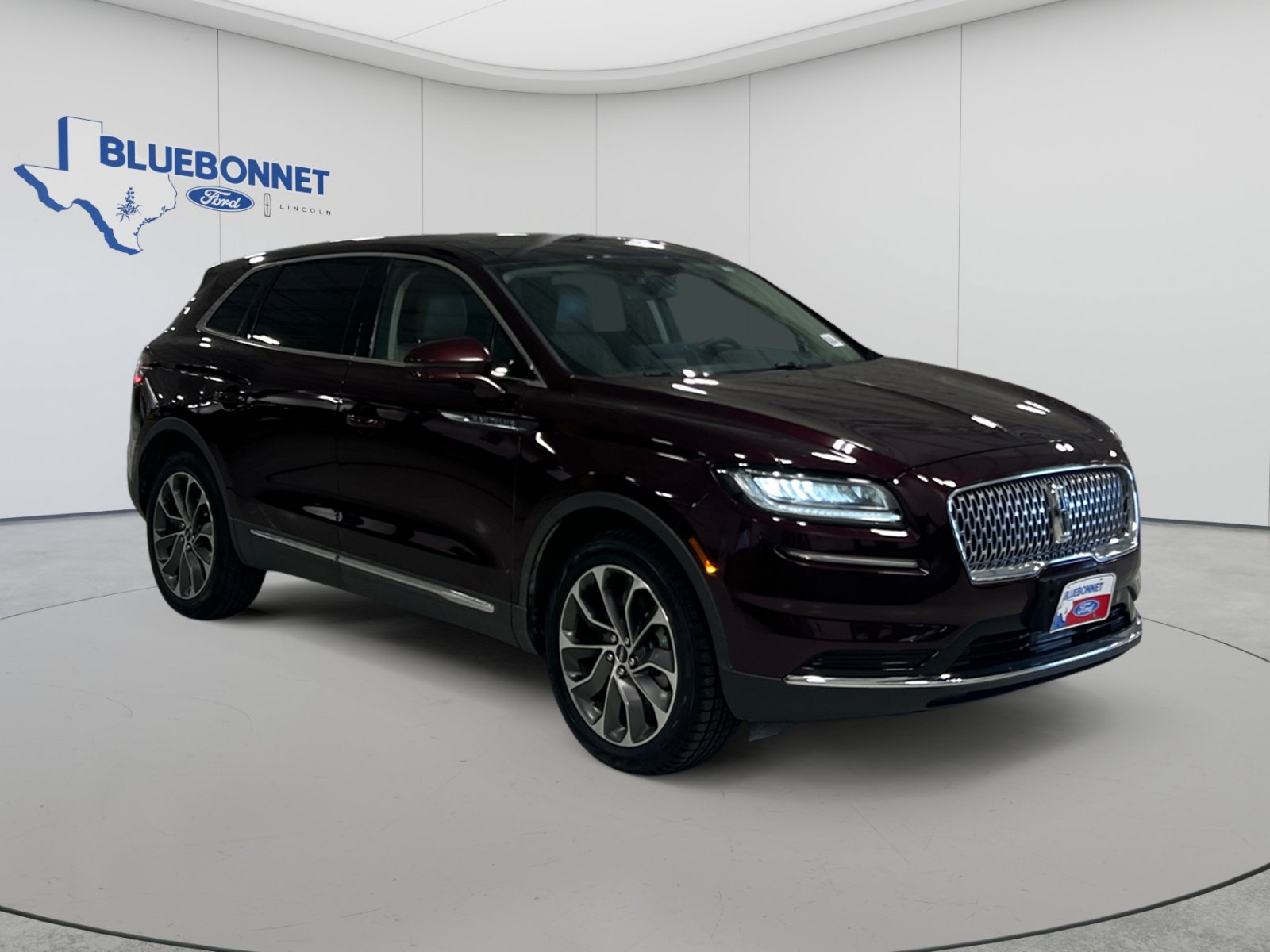 Used 2022 Lincoln Nautilus Reserve AWD/4WD image 3