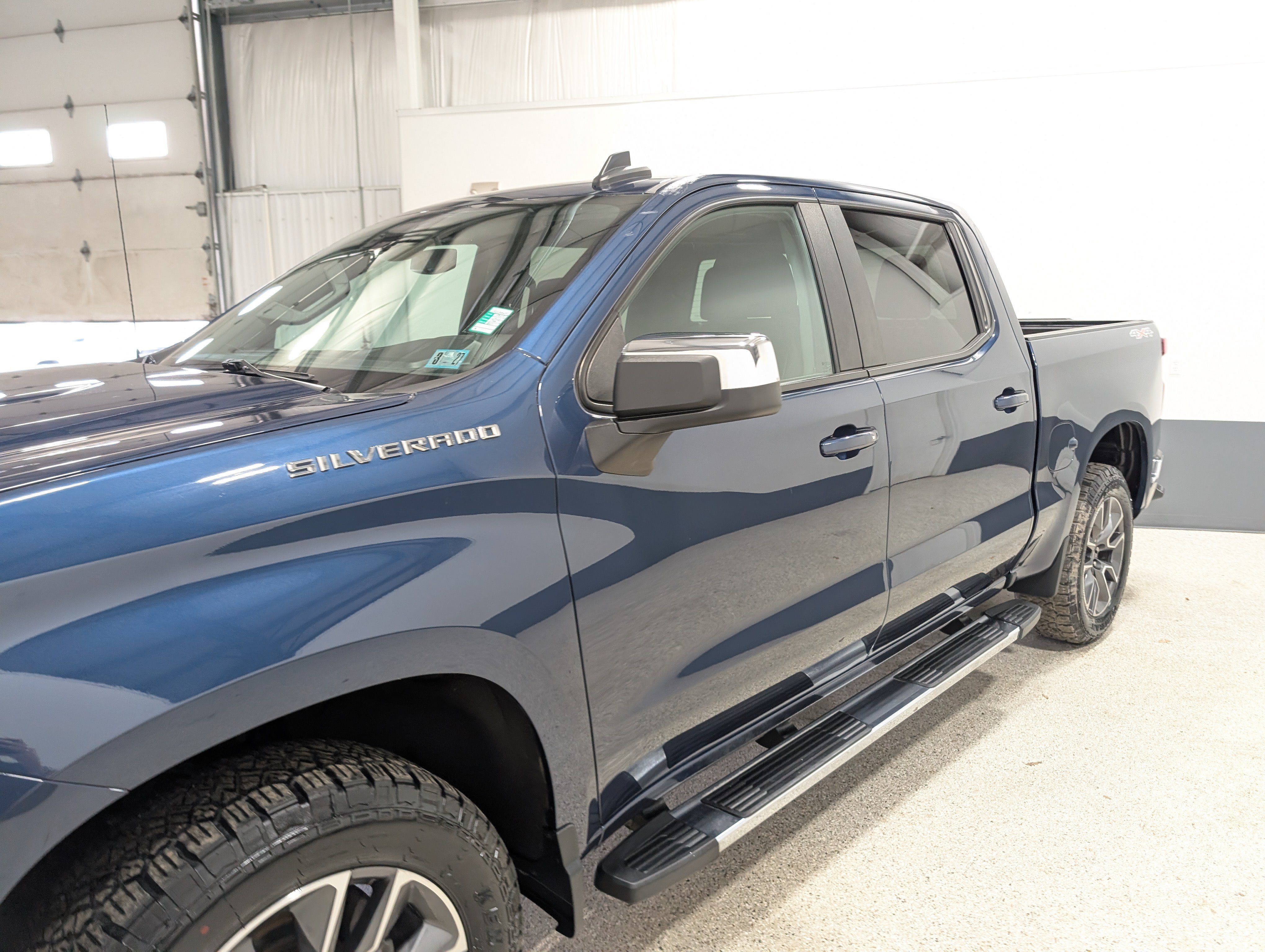 Used 2022 Chevrolet Silverado 1500 LT AWD/4WD image 7