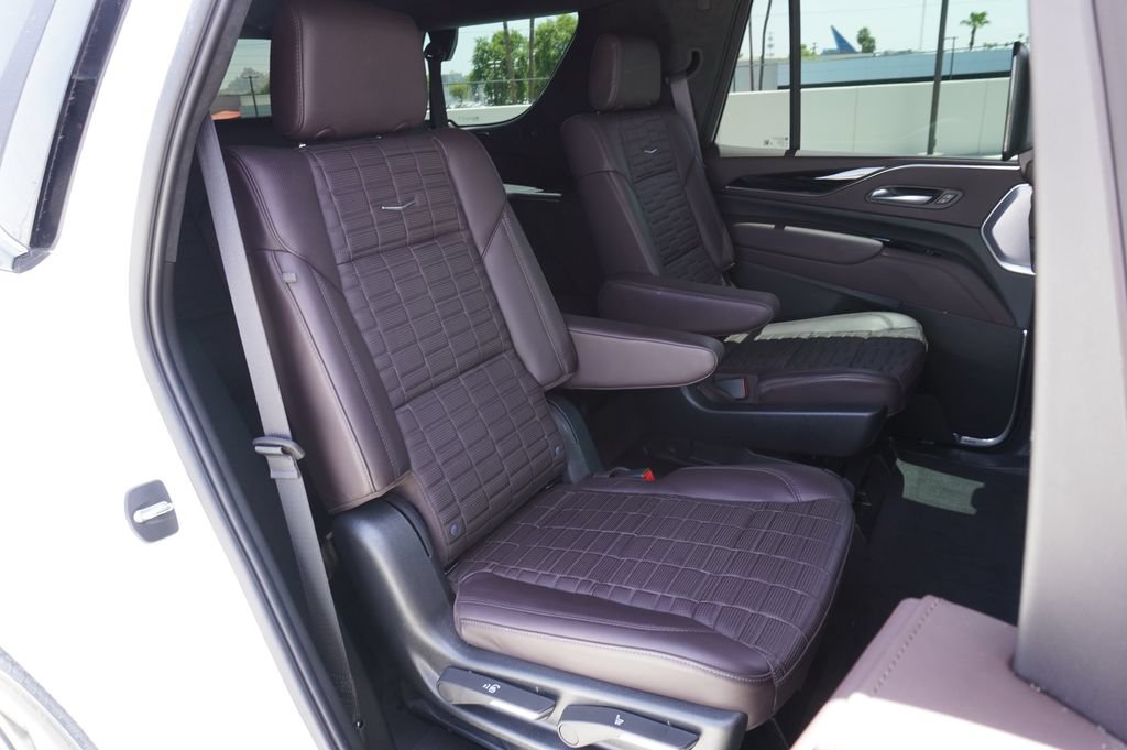 Certified 2023 Cadillac Escalade V w/ Heavy-Duty Trailer Package AWD/4WD image 9