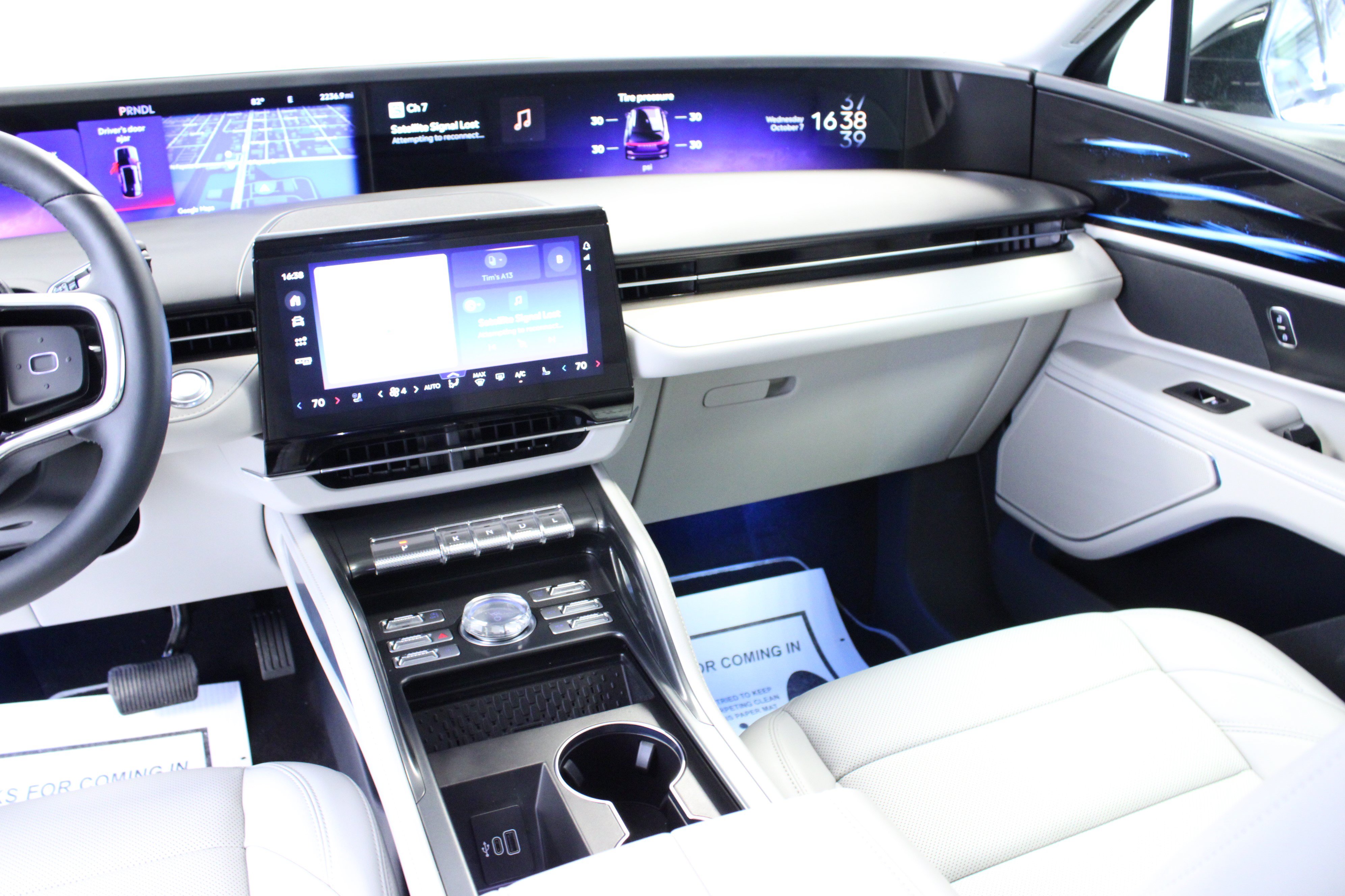 Used 2026 Lincoln Nautilus Premier AWD/4WD image 19