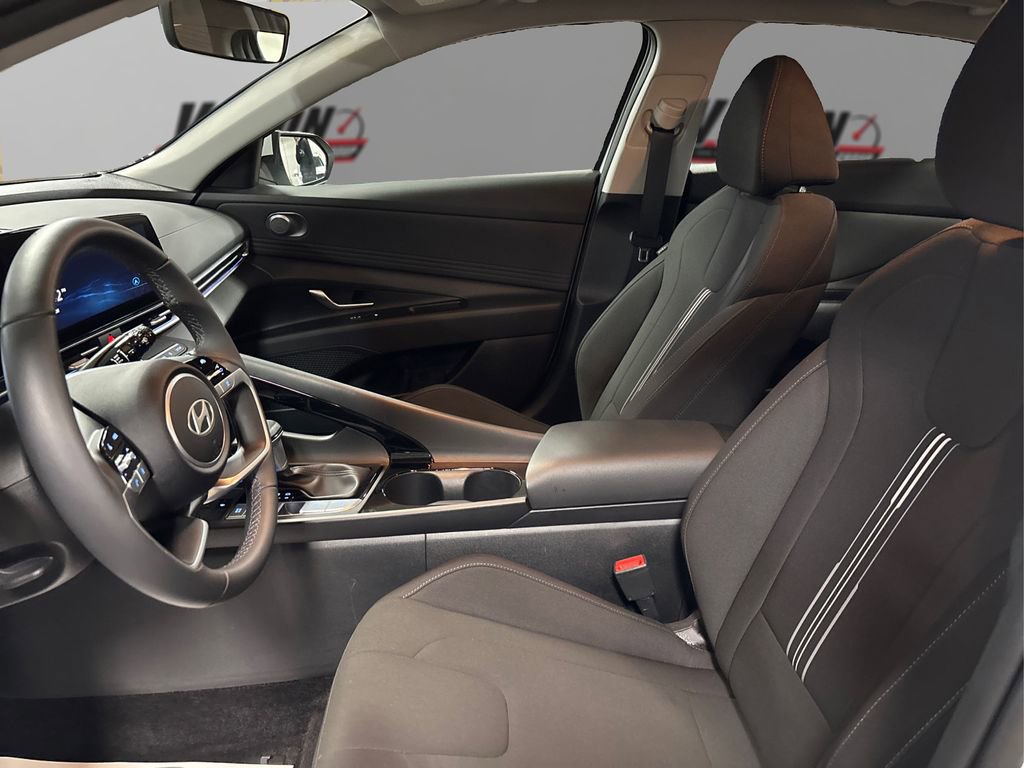 Certified 2025 Hyundai Elantra SEL image 9
