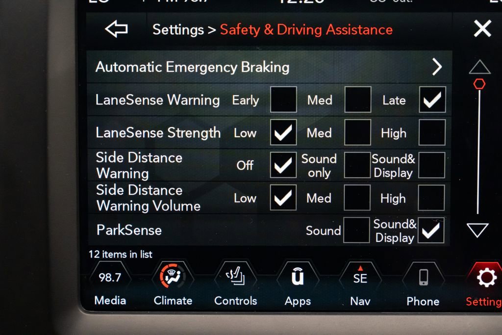 Used 2023 Jeep Cherokee Altitude Lux AWD/4WD image 19