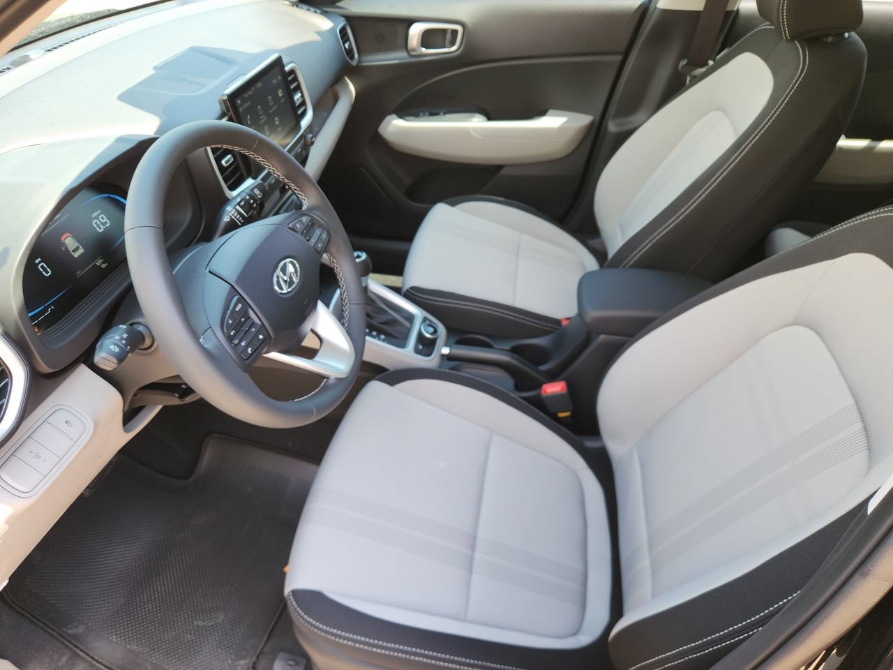 New 2026 Hyundai Venue SEL FWD image 8
