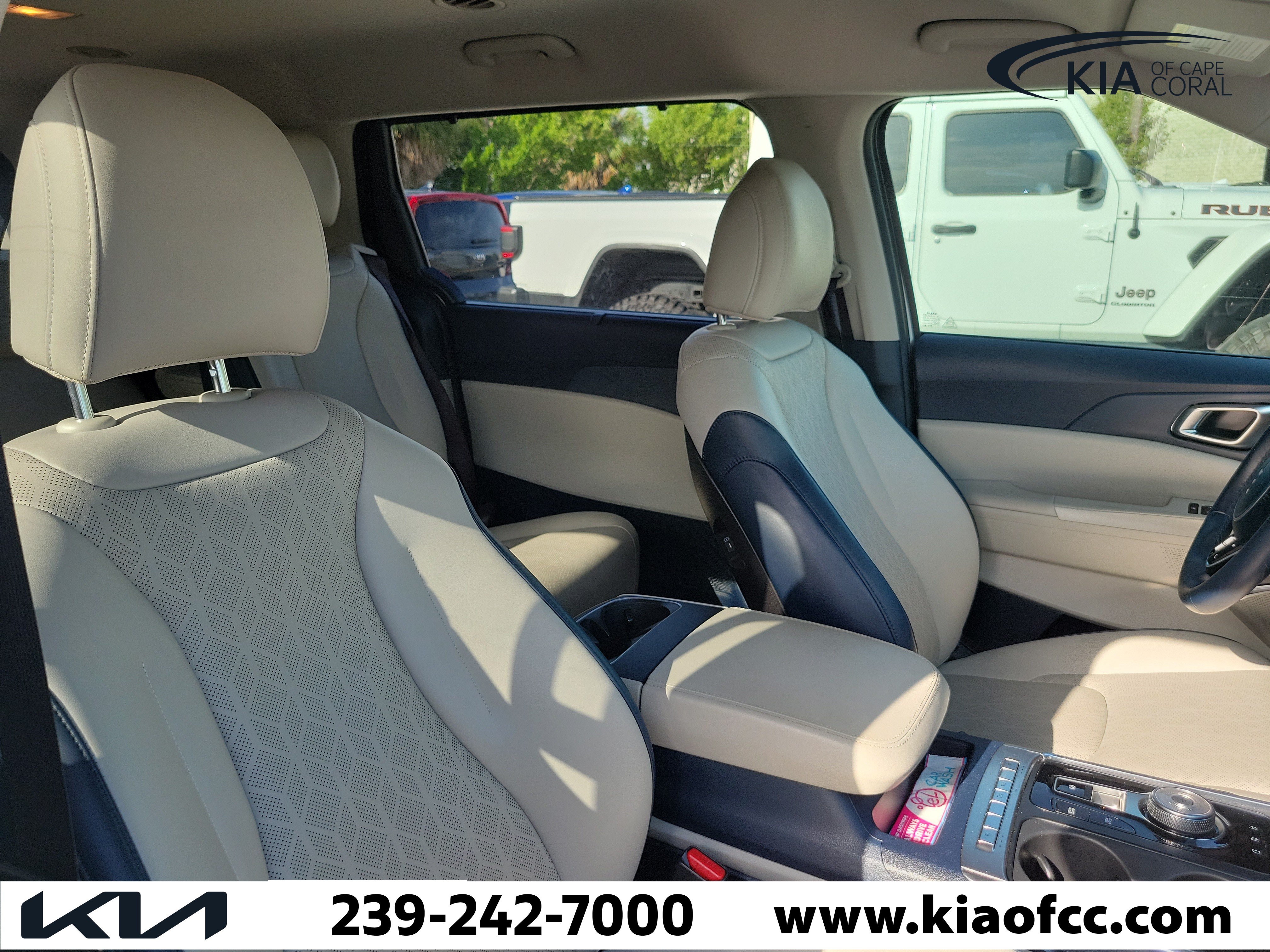 Certified 2025 Kia Carnival EX FWD image 9