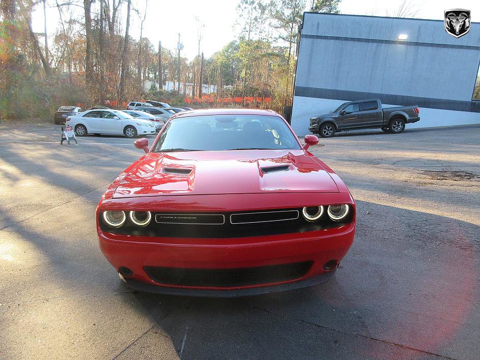Used 2016 Dodge Challenger SXT image 2