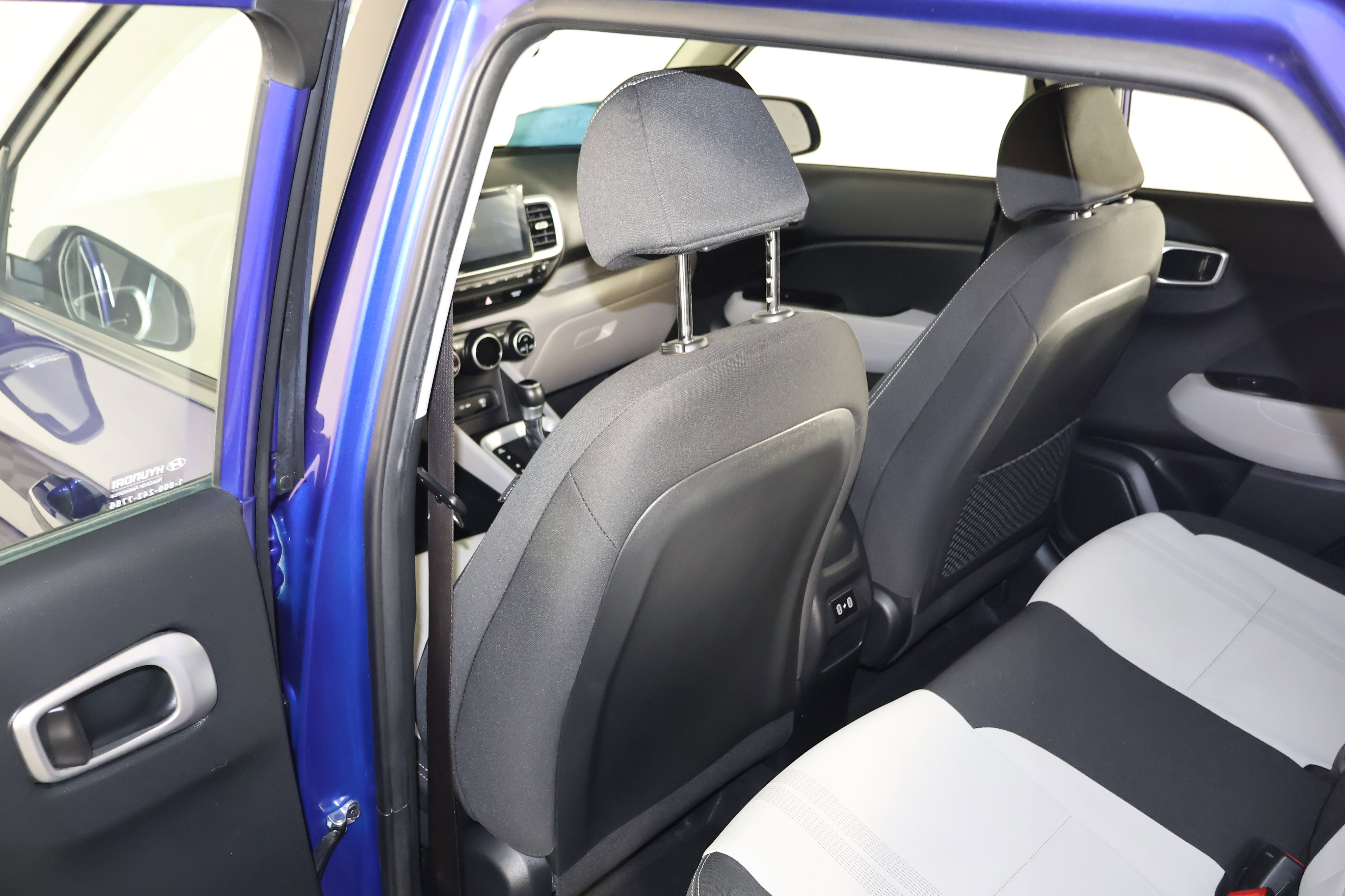 Used 2024 Hyundai Venue SEL image 47