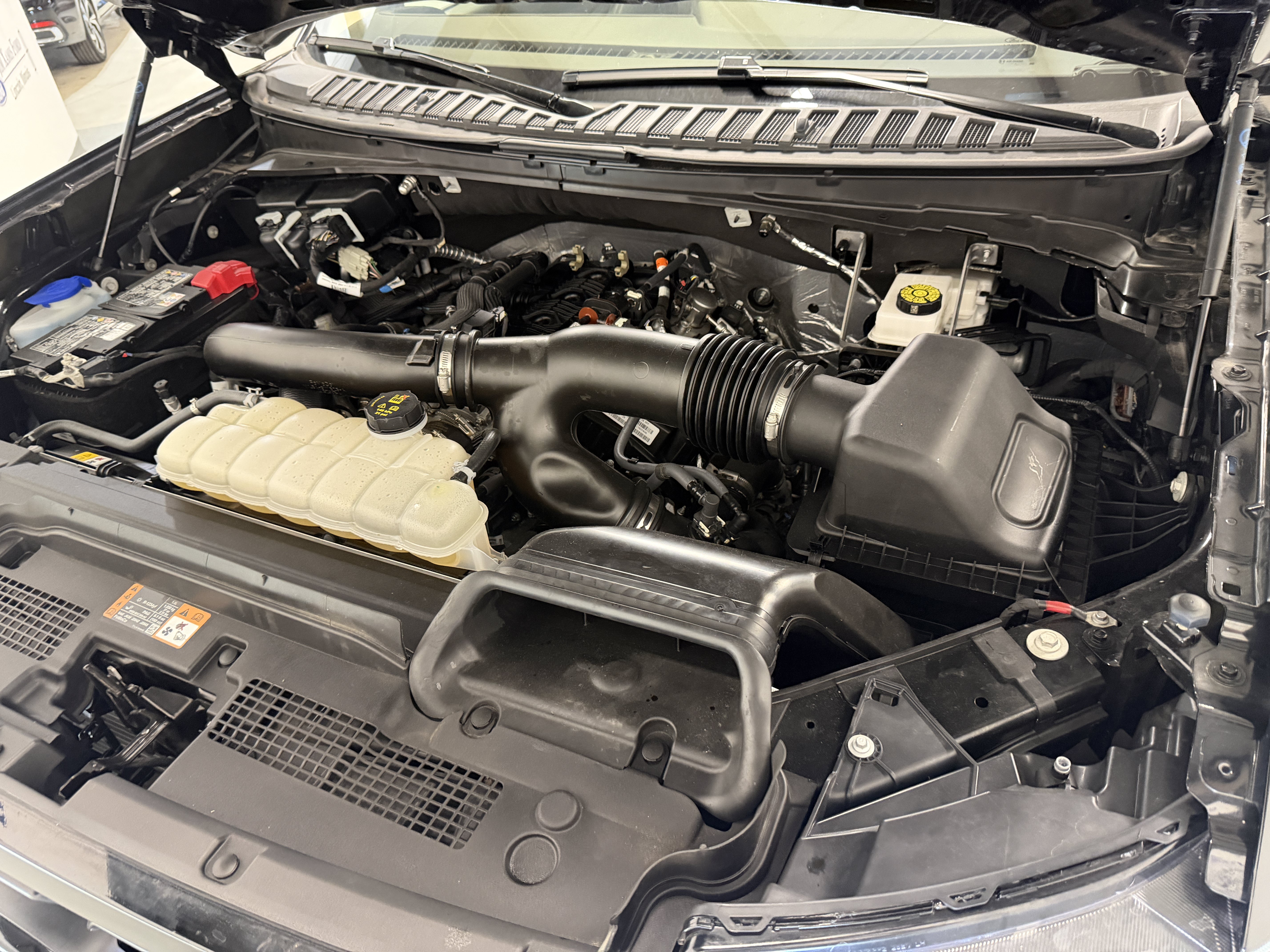 Used 2025 Ford Expedition Active AWD/4WD image 30