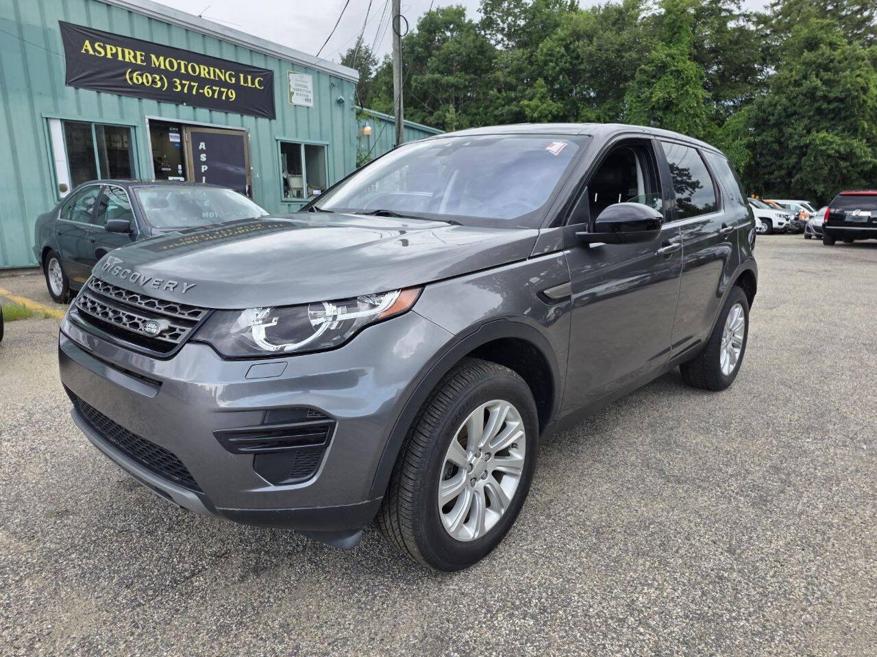 Used 2017 Land Rover Discovery Sport SE AWD/4WD image 3
