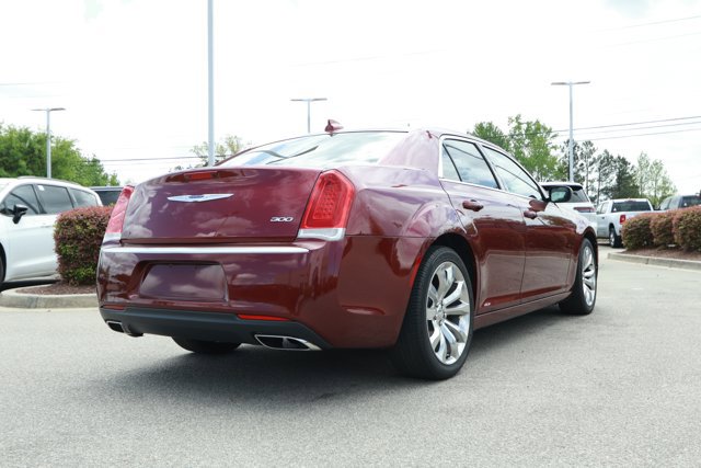 Used 2019 Chrysler 300 Touring w/ Chrome Appearance Package image 6