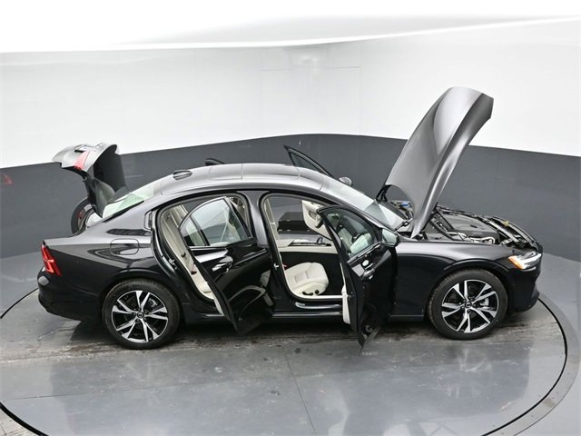 Used 2025 Volvo S60 B5 Plus image 37