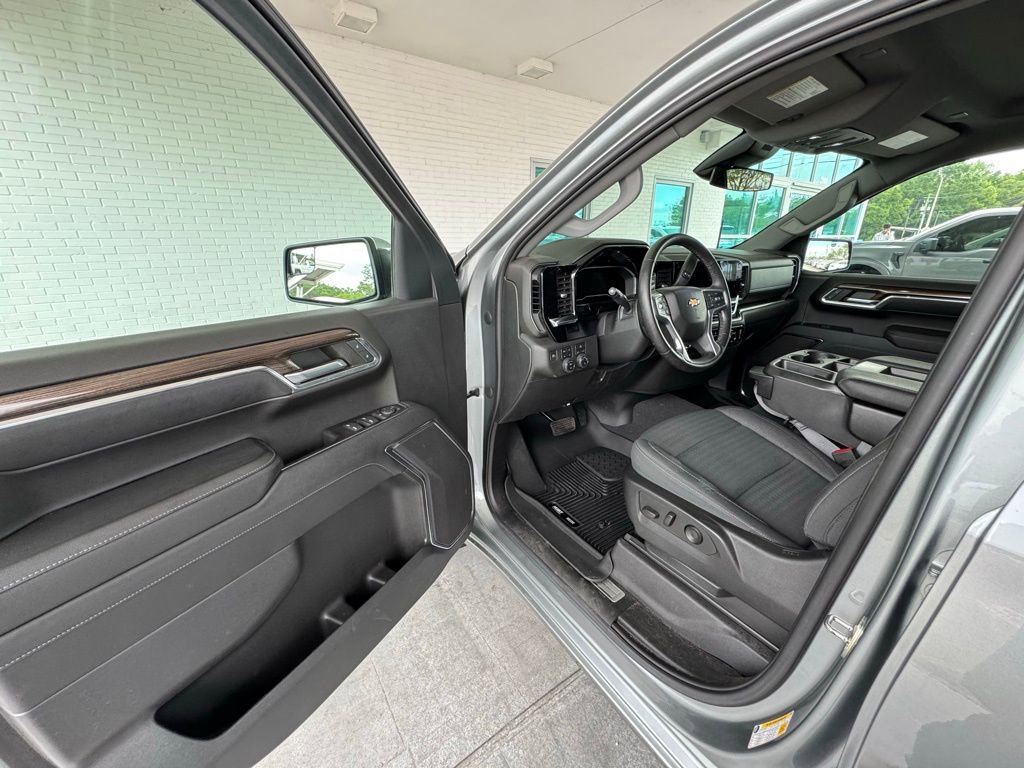 Used 2023 Chevrolet Silverado 1500 LT w/ Z71 Off-Road Package image 11