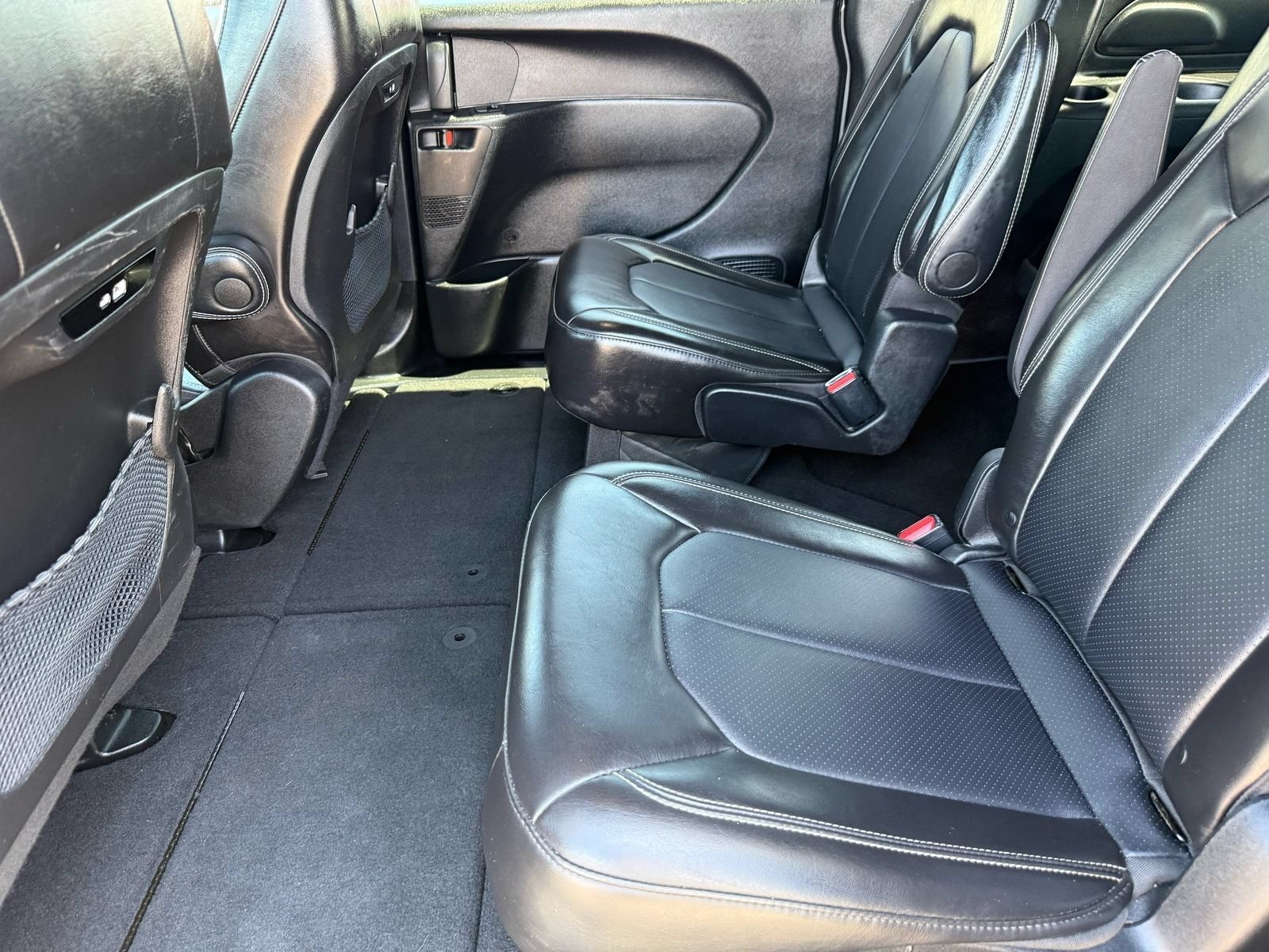 Used 2025 Chrysler Pacifica Select FWD image 26